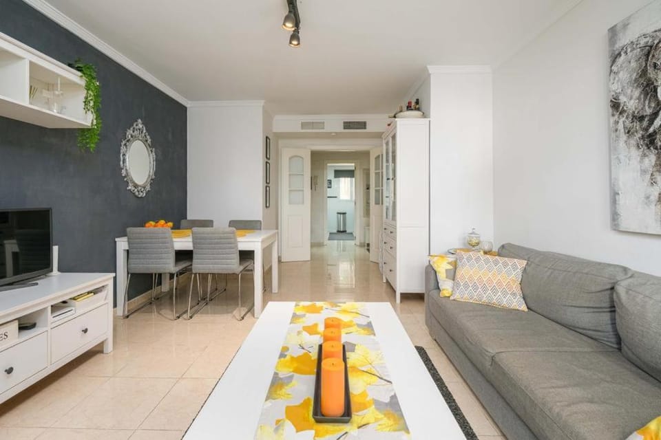 Beautiful two bedroom apartment with pool Apartment in Fuengirola