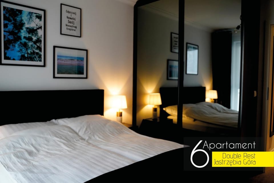 Bed, People, TV and multimedia, View (from property/room), Photo of the whole room, Bedroom, Guests, Family, furniture, heating, internet, wardrobe