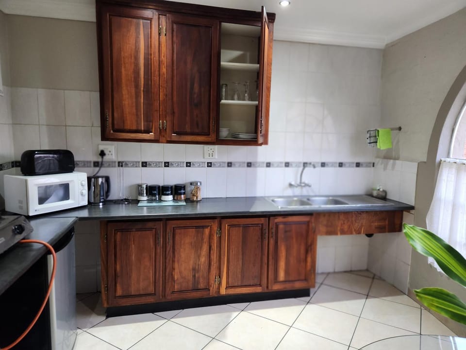 Guesthouse 71 Chalet 1 bedroom Apartment in Gauteng