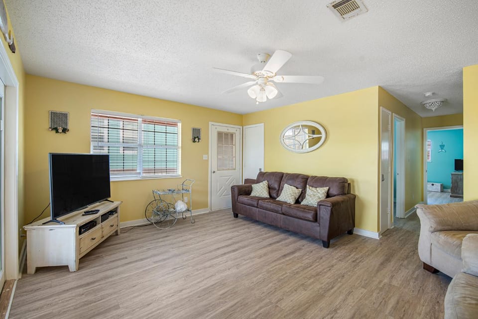 Coral Breeze by ALBVR - Pet Friendly 3BR, 2BA Beach House - Just Steps to the Beach House in Alabama