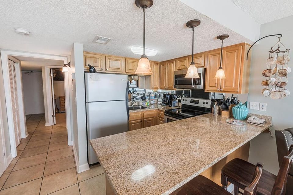 Island Winds West 875 by ALBVR - Upgraded Beachfront Condo - Fantastic Location House in West Beach