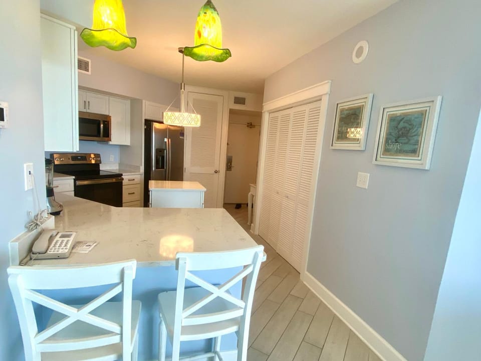 Summer House 401A by ALBVR - Corner Beachfront Beauty - Beachfront Balcony Accessible from all Rooms House in Orange Beach