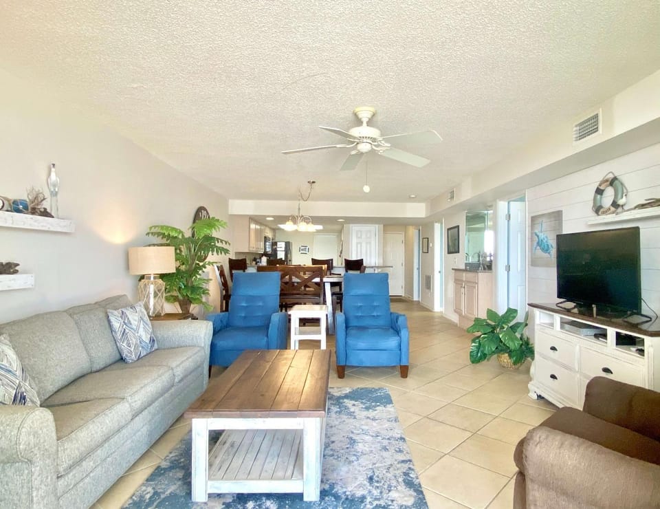 Wind Drift 102S by ALBVR - 2BR, 2BA Beautiful Upgraded Beachfront Condo near Flora Bama, Outdoor Pools and Tennis Courts House in Orange Beach