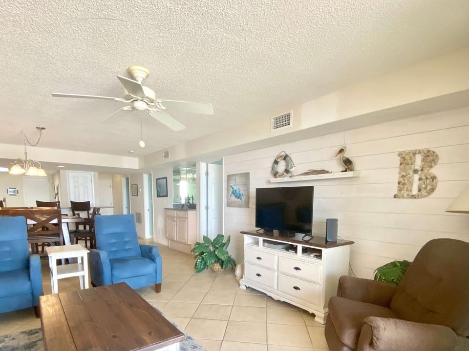 Wind Drift 102S by ALBVR - 2BR, 2BA Beautiful Upgraded Beachfront Condo near Flora Bama, Outdoor Pools and Tennis Courts House in Orange Beach