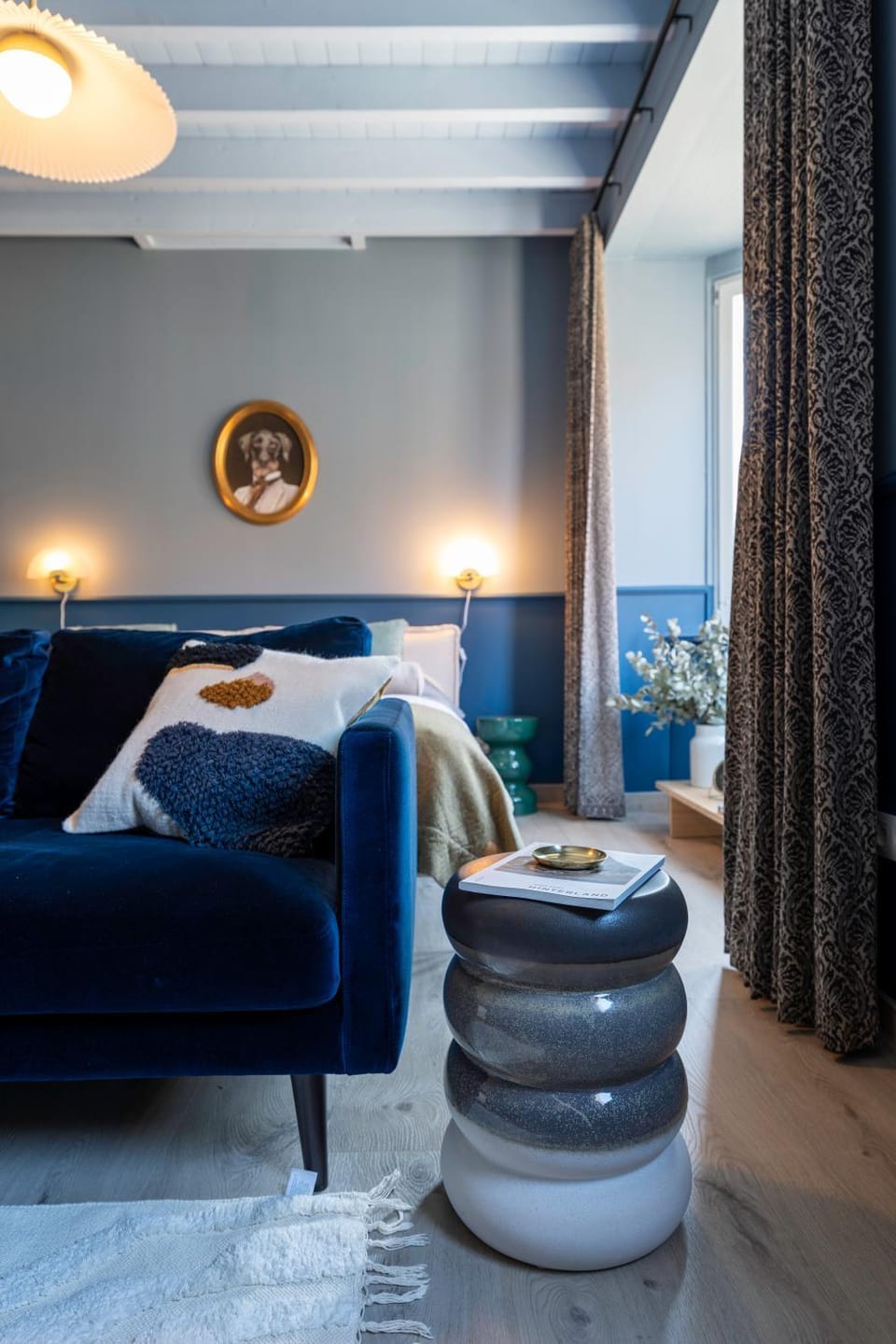 Bed, Seating area, Bedroom
