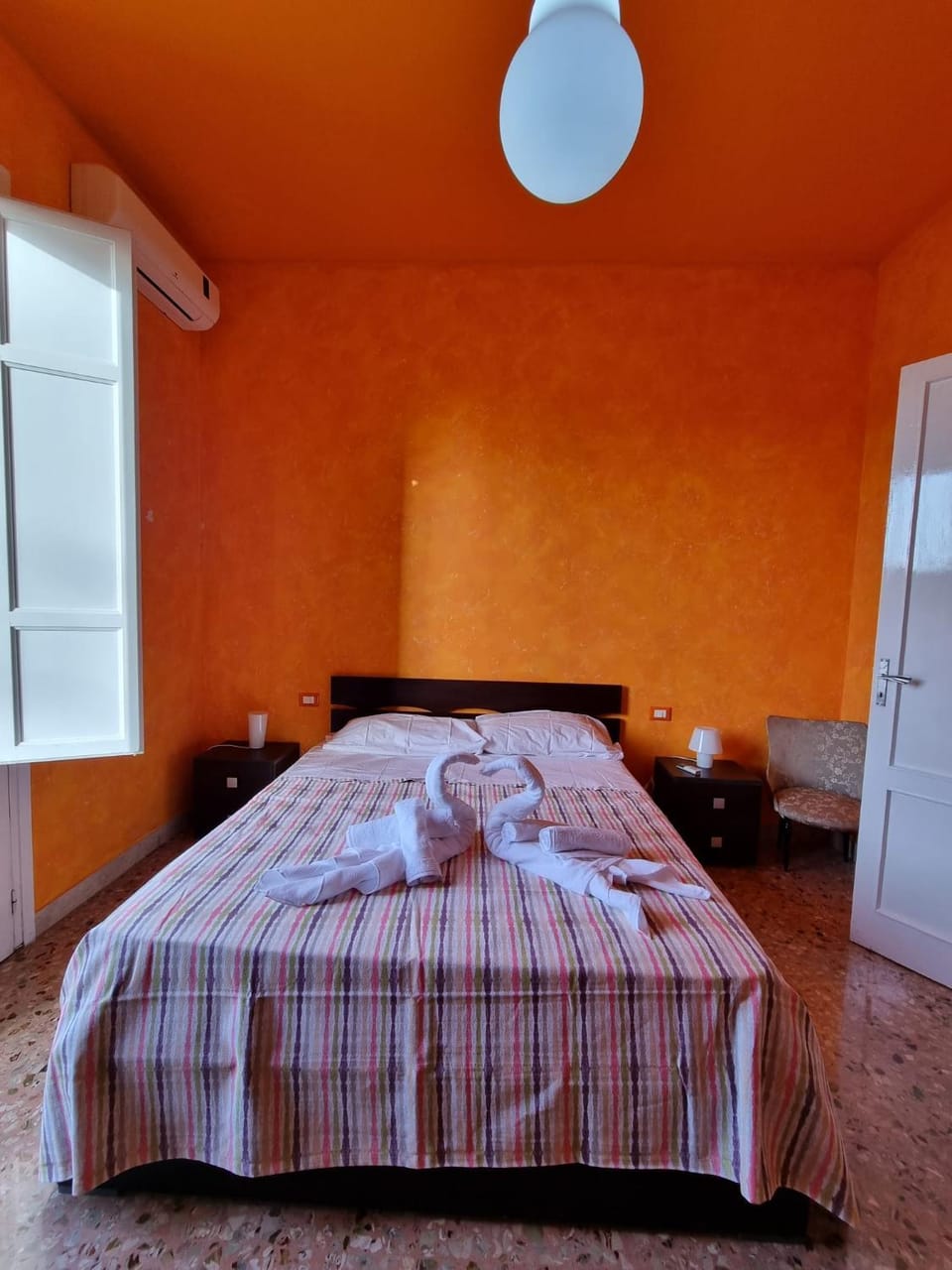 Bed, Photo of the whole room, Bedroom, air conditioner