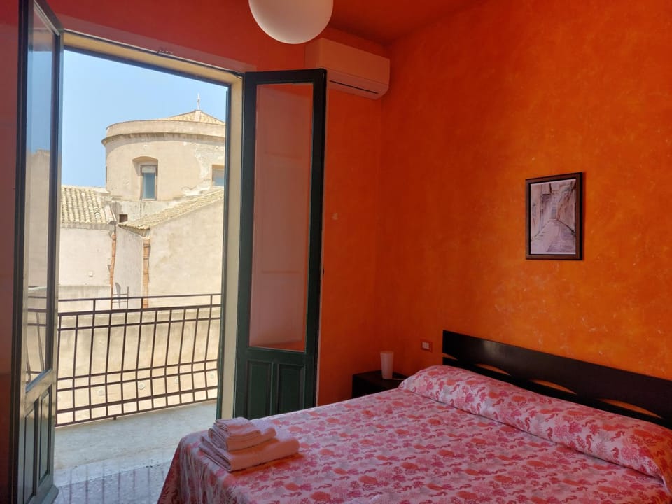 Bed, View (from property/room), Balcony/Terrace, Photo of the whole room, Bedroom