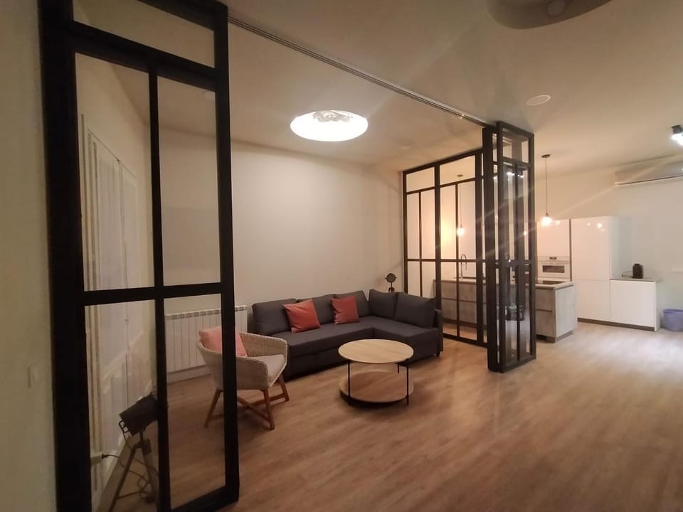 Living room, Photo of the whole room