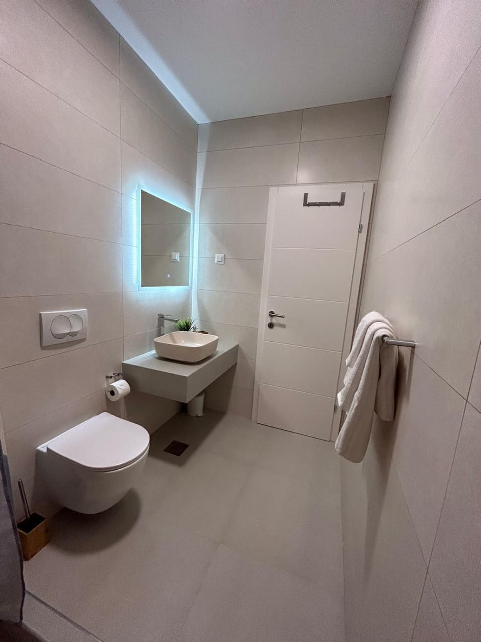 Toilet, Bathroom, bidet, towels