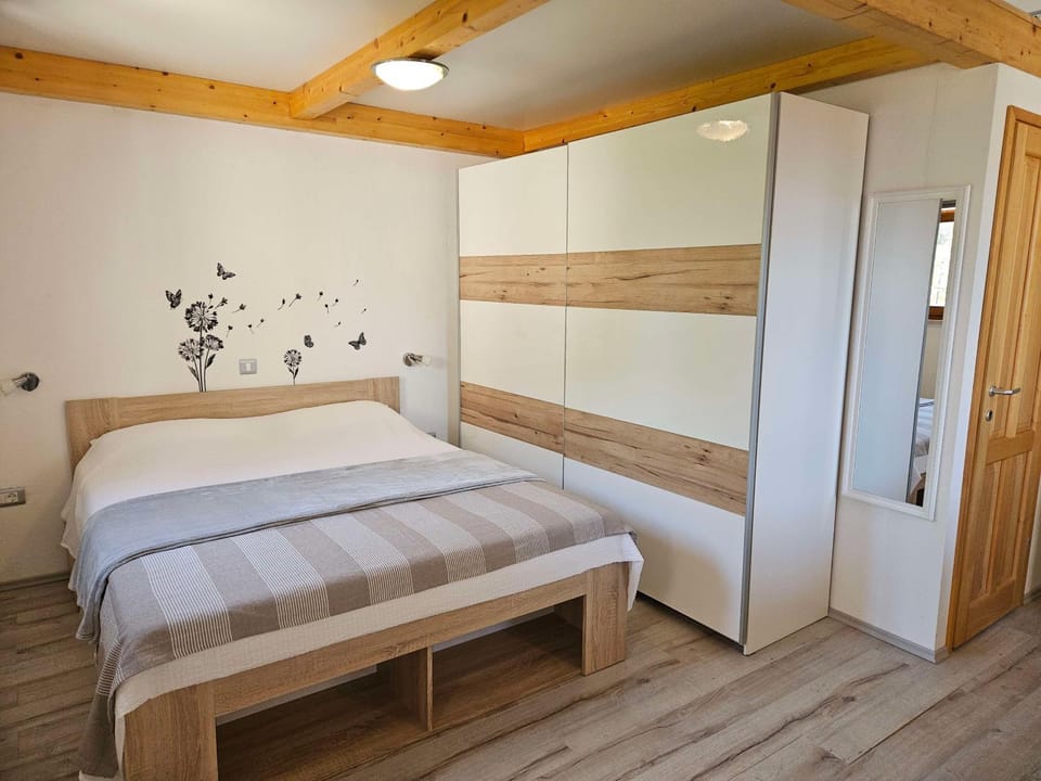 Bedroom, wardrobe