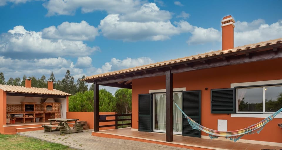 Off site, BBQ facilities, pet friendly