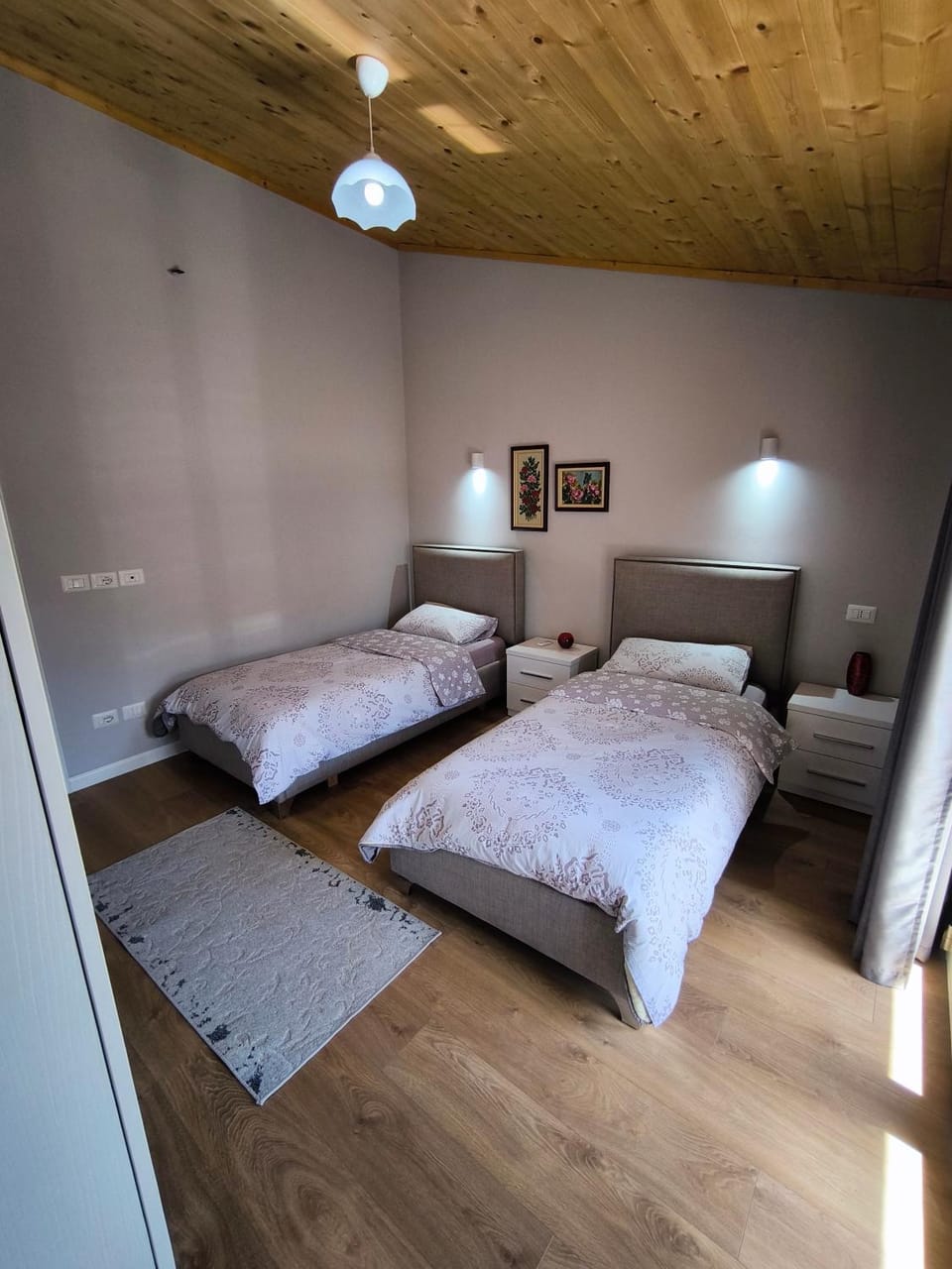 Bedroom, wardrobe, air conditioner