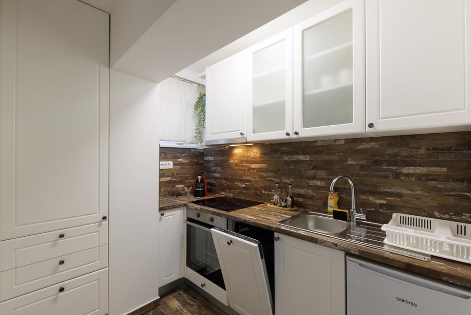 Kitchen or kitchenette, dishwasher, oven, stove