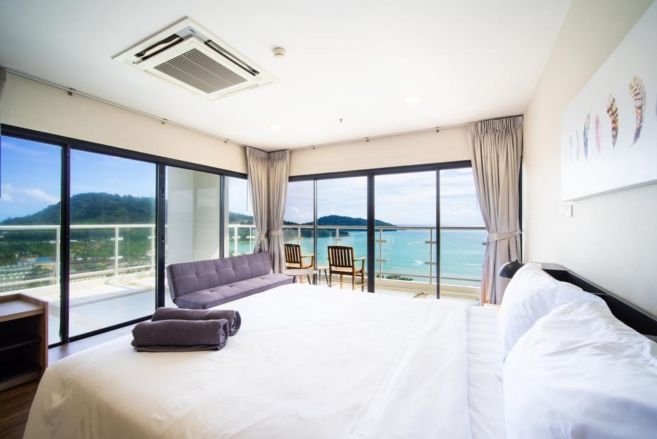 Bed, Balcony/Terrace, Bedroom, Mountain view, Sea view