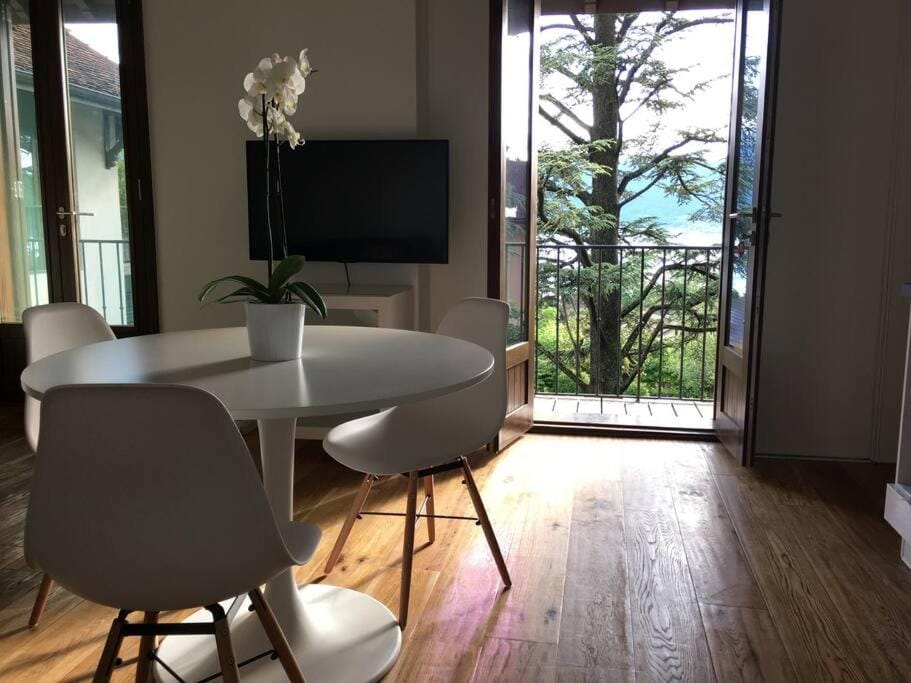 Communal lounge/ TV room, TV and multimedia, Dining area