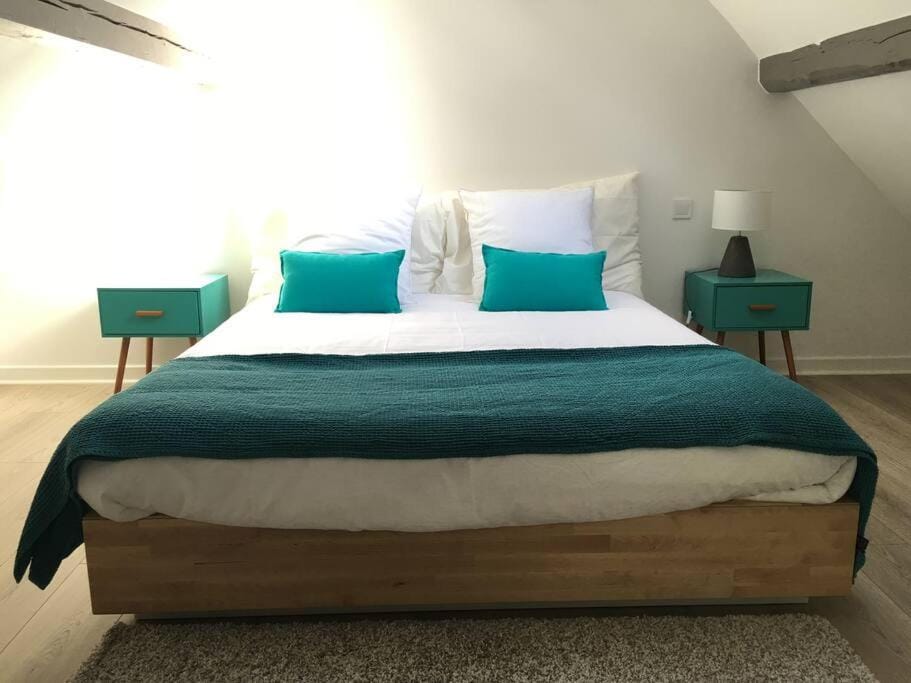 Bed, Photo of the whole room, Bedroom