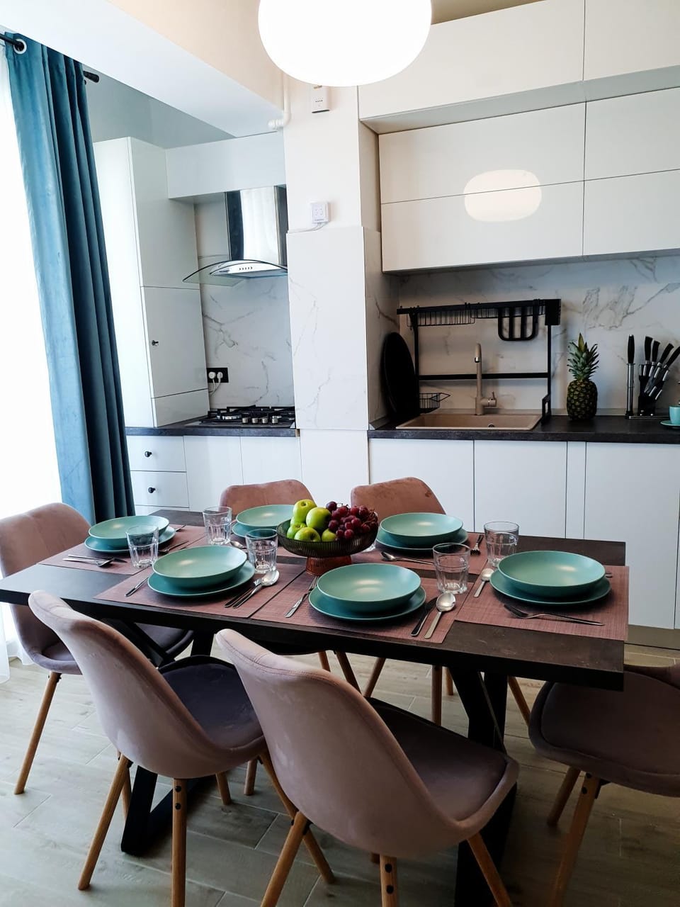 Coffee/tea facilities, Kitchen or kitchenette, Living room, Seating area, Dining area, minibar, stove