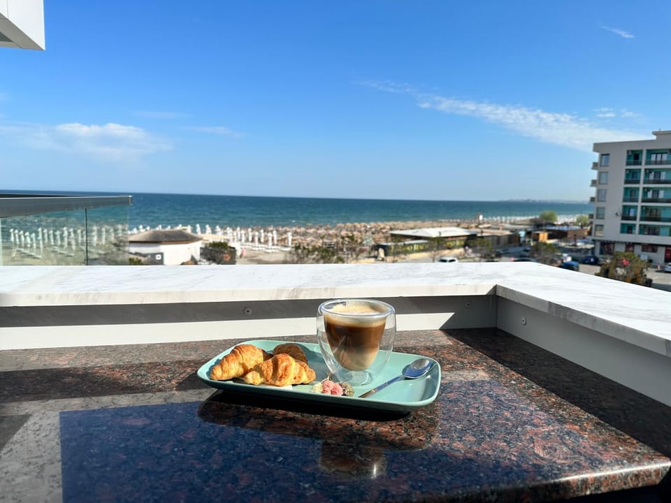 Day, Natural landscape, View (from property/room), Balcony/Terrace, Food and drinks, Dining area, Food, Sea view, Breakfast, Continental breakfast, Lunch, Dinner, Drinks