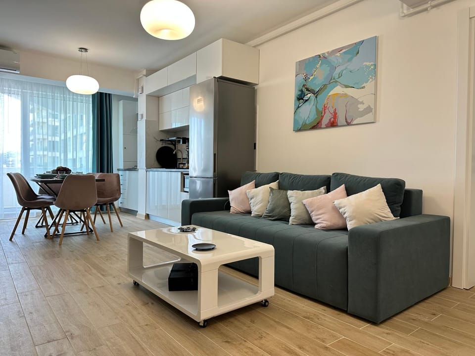 Kitchen or kitchenette, Living room, Seating area, Dining area