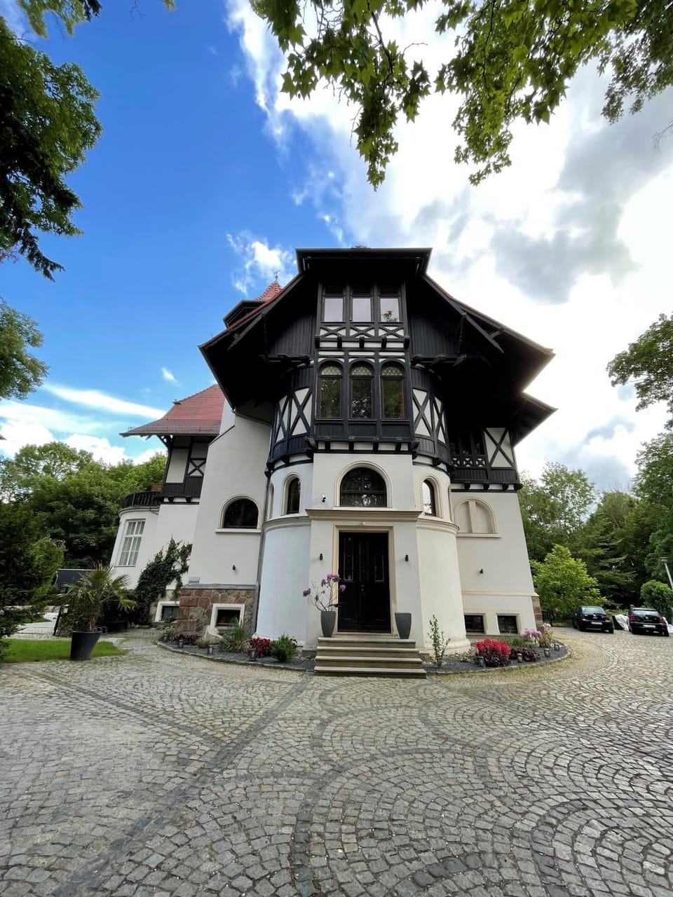 Property building, Facade/entrance