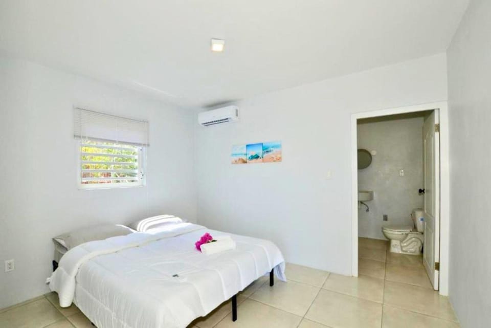 Toilet, Bed, Bathroom, Photo of the whole room, Bedroom, towels