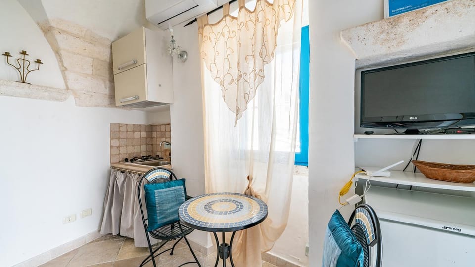 TV and multimedia, Kitchen or kitchenette, Living room