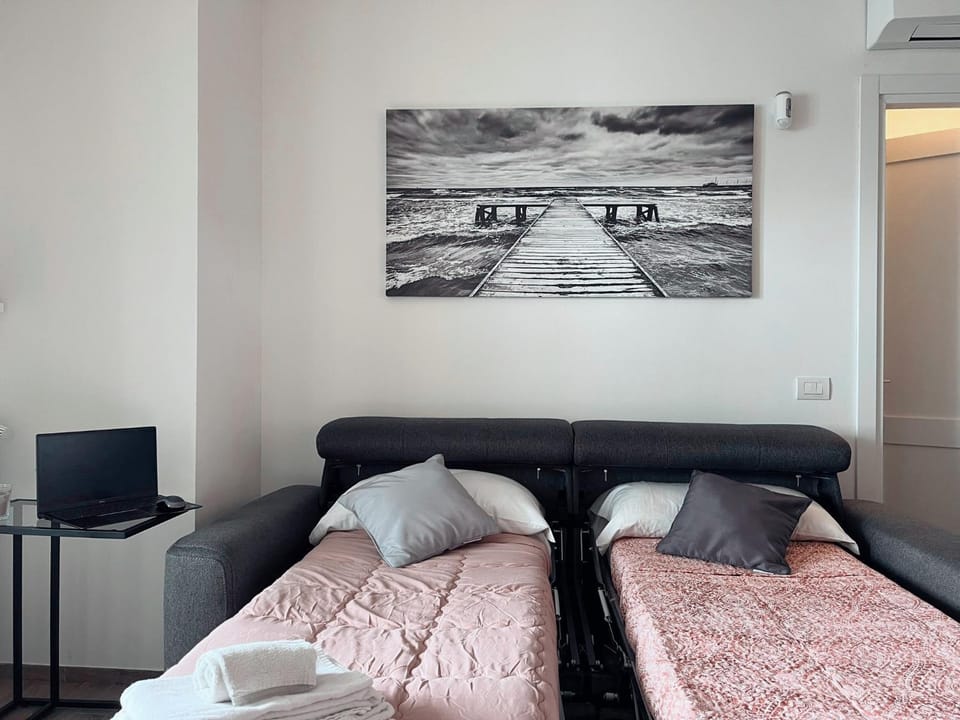 Bed, Bedroom, kitchen