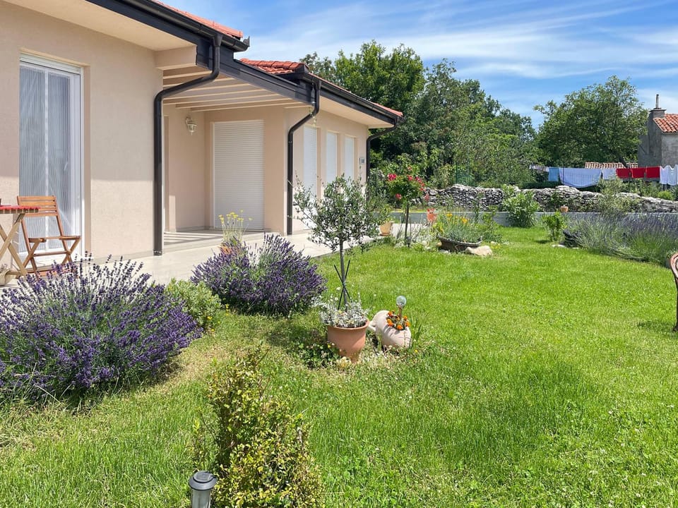 Property building, Day, Natural landscape, Garden, Garden view