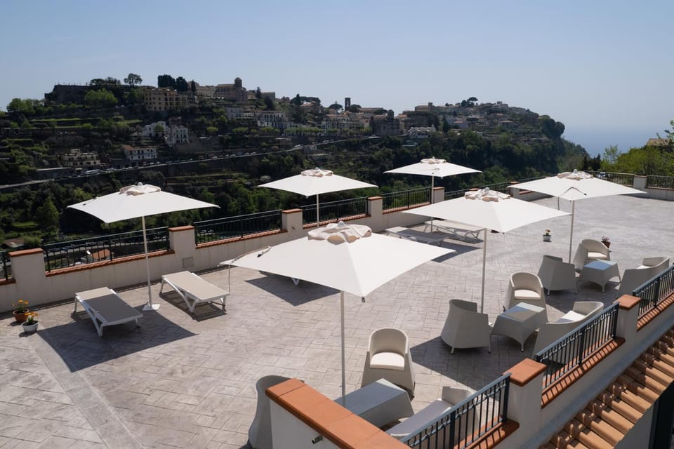 Bird's eye view, View (from property/room), Balcony/Terrace, City view, Landmark view, Mountain view, Sea view, Street view, Quiet street view