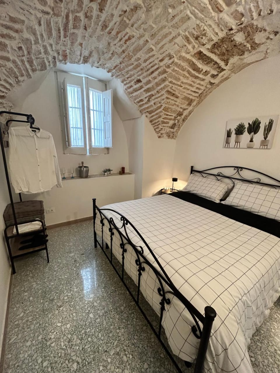 Bed, People, Photo of the whole room, Bedroom, Guests, heating, towels