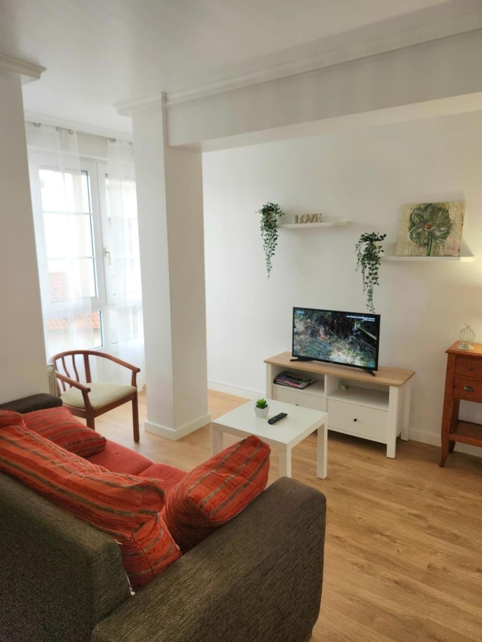 Living room, Seating area, Evening entertainment