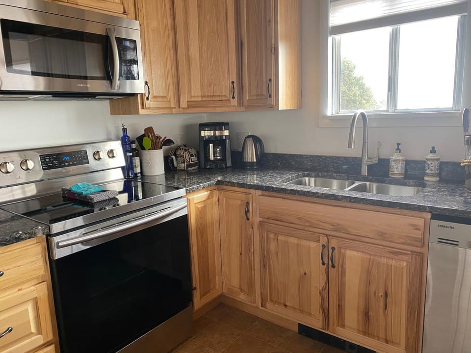 Coffee/tea facilities, Kitchen or kitchenette, dishwasher, minibar, pet friendly, stove