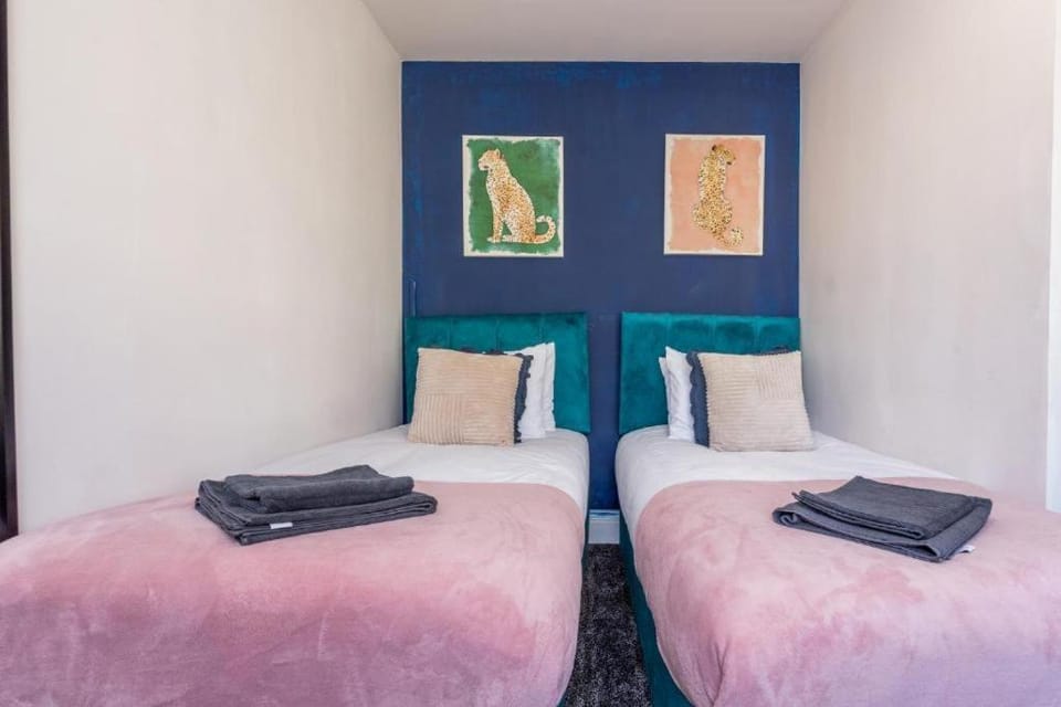 Newcastle's Most Central Apartment - Sleeps 10 Apartment in Newcastle upon Tyne