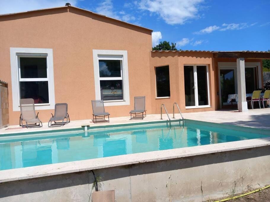 Patio, Balcony/Terrace, Swimming pool, sunbed