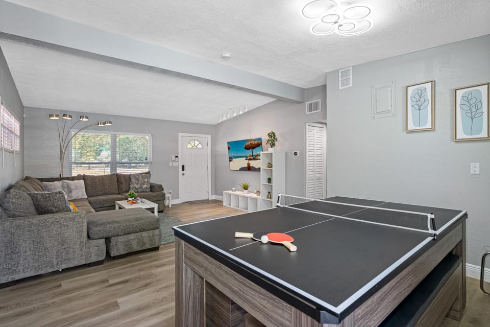Poolside Retreat 3 Bed Sleeps 10 Heated Pool North Tampa House in Tampa