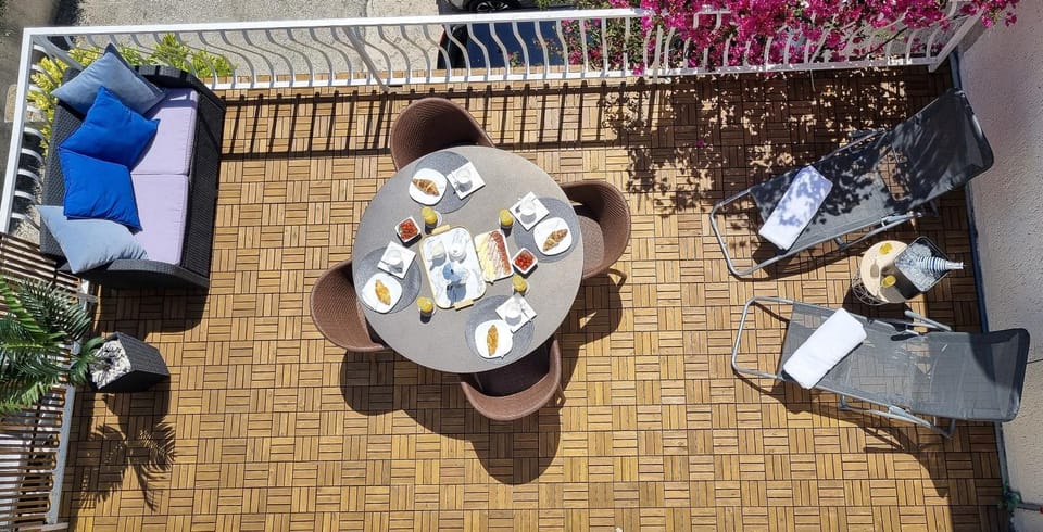 Seating area, Dining area