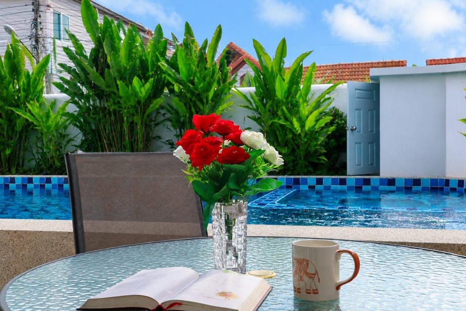 Relax Pool Villa Near Walking Street,jacuzzi ,BBQ 5Bed 6Bath City house54 Villa in Pattaya City
