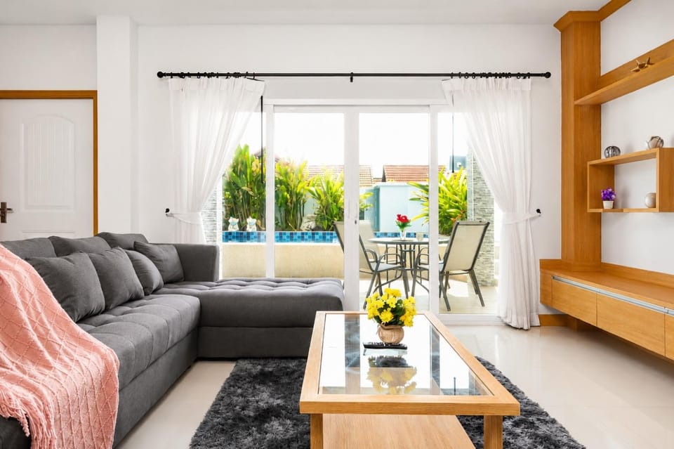 Relax Pool Villa Near Walking Street,jacuzzi ,BBQ 5Bed 6Bath City house54 Villa in Pattaya City