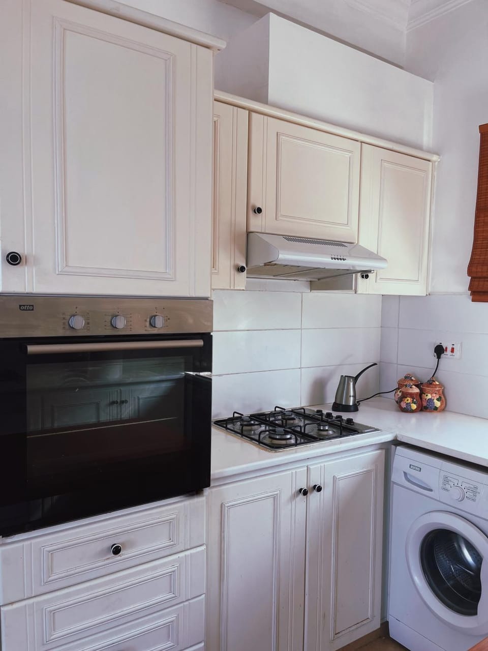 Communal kitchen, minibar, pet friendly, stove, washing machine, Internal: Not applicable to any particular room
