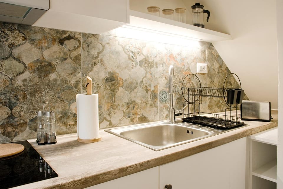 Kitchen or kitchenette, Breakfast, stove