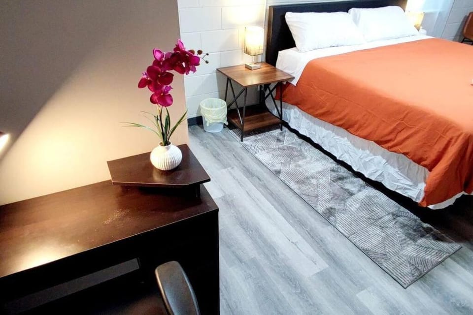 Photo of the whole room, Bedroom