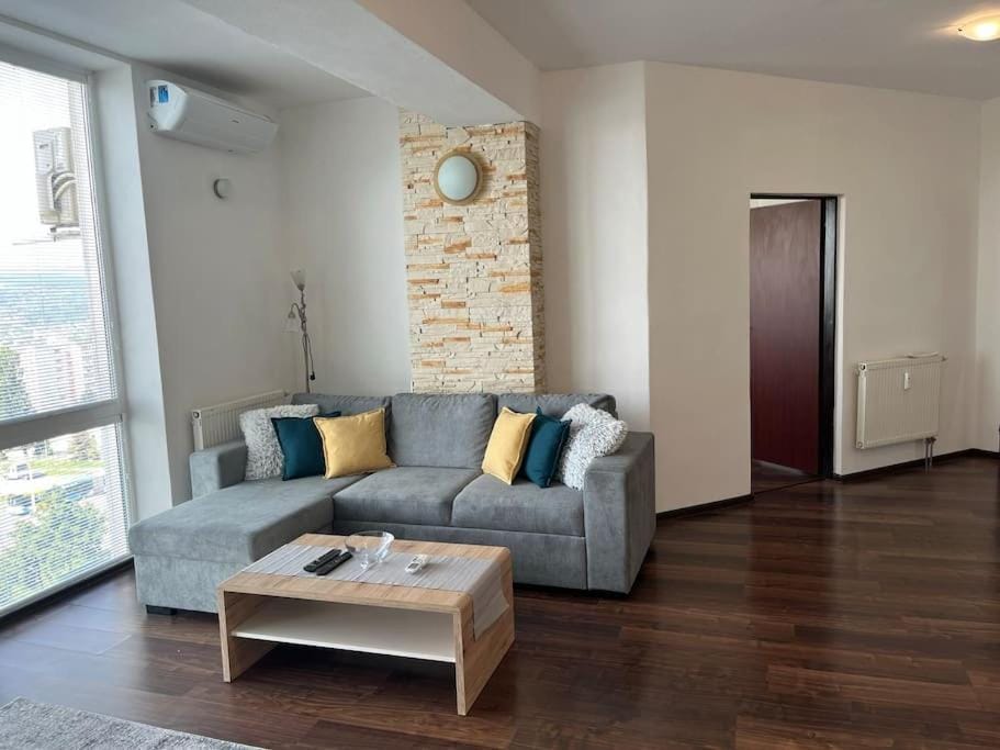 Living room, Seating area, air conditioner