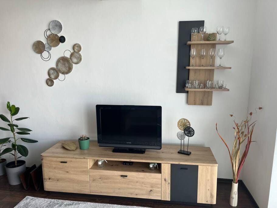 Communal lounge/ TV room, TV and multimedia