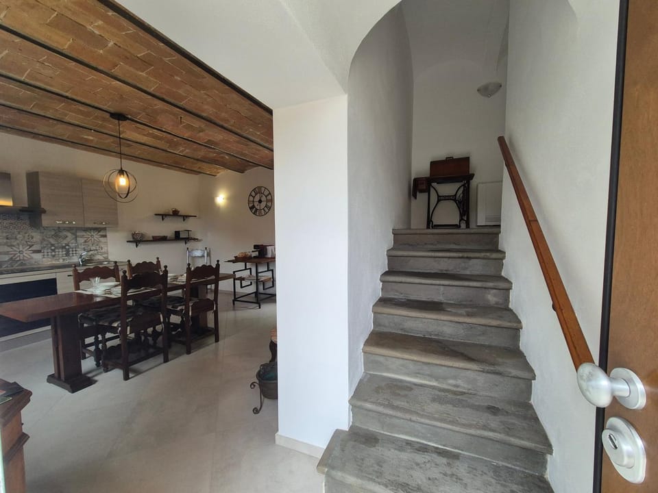 Facade/entrance, Kitchen or kitchenette, Living room, Seating area, Dining area, stove