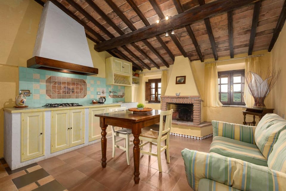 Kitchen or kitchenette, Living room, Seating area, Dining area, pet friendly, stove