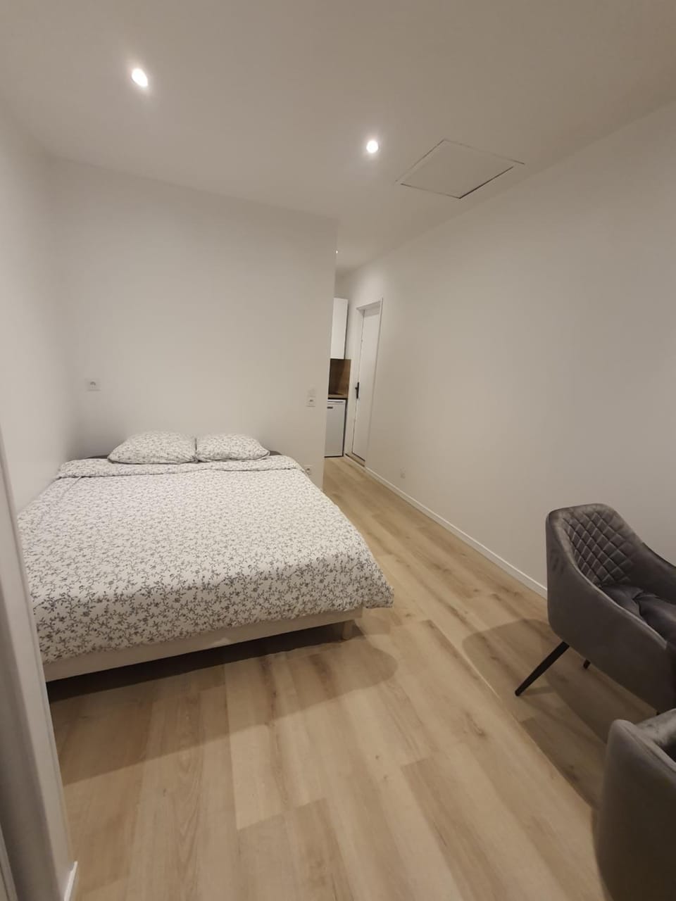 Studio calme dans villa habitée, parking privé et gratuit Apartment in Auvergne-Rhône-Alpes