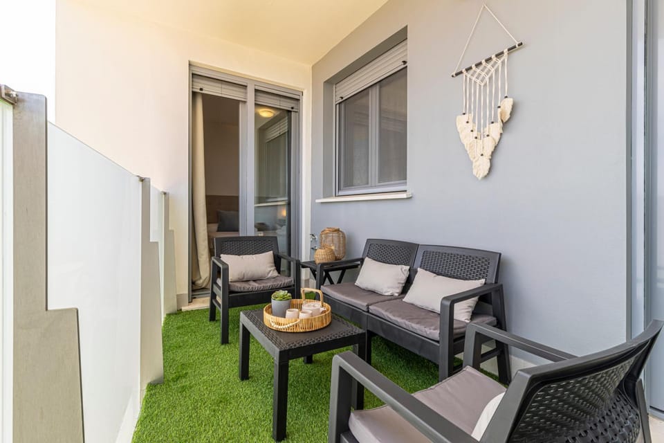 Allo Apartments Bonald Parking Piscina 3 Habitaciones Apartment in Jerez de la Frontera
