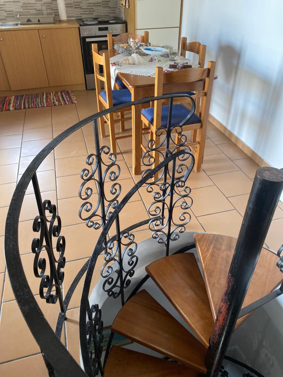 Seating area, Dining area