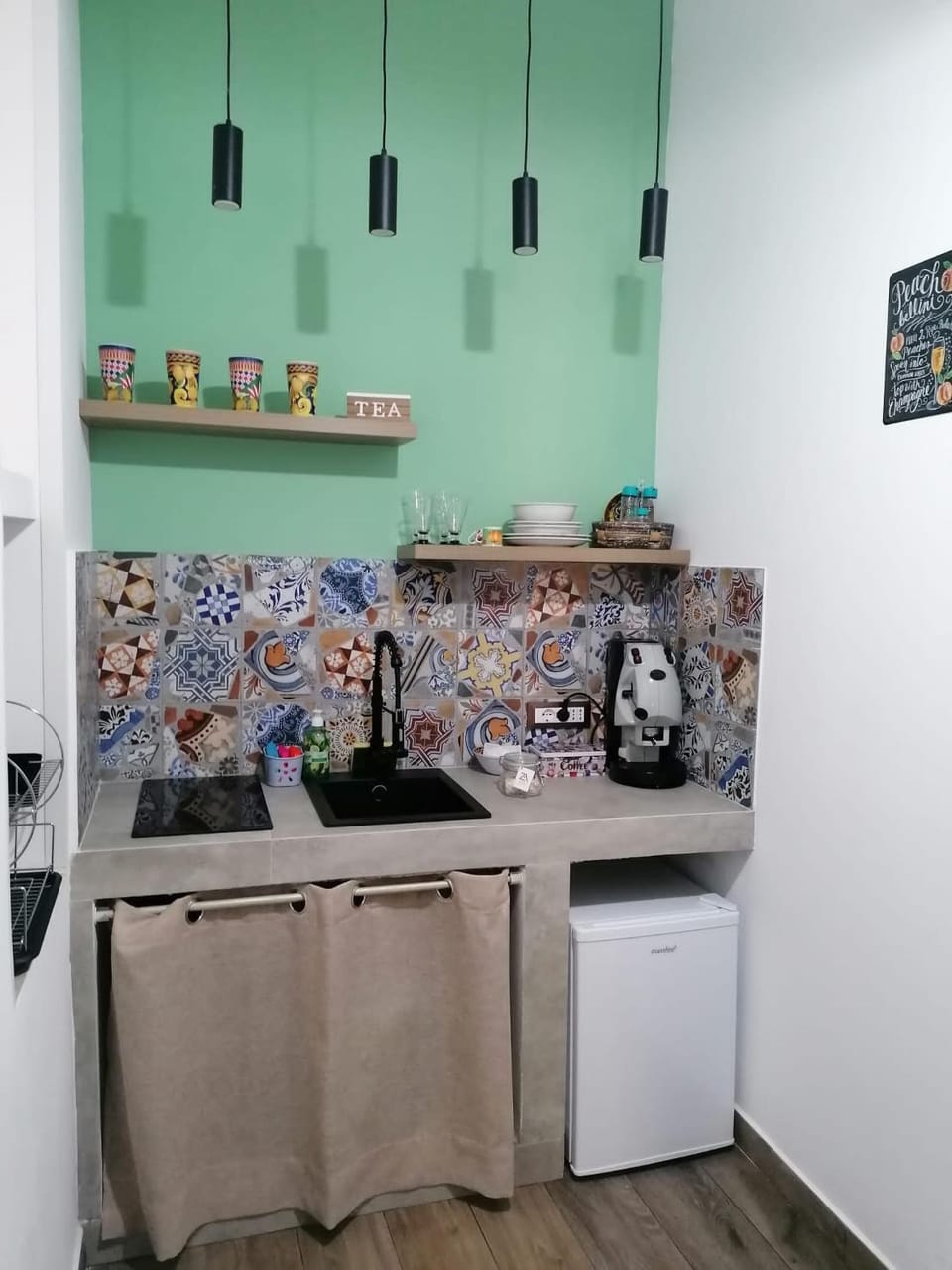 Kitchen or kitchenette, Living room, Dining area, stove