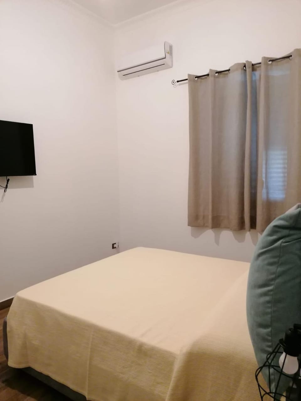 Bed, TV and multimedia, Bedroom, air conditioner